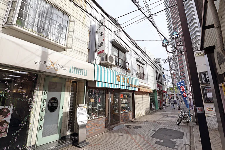 駅から富士屋質屋までの道のり04